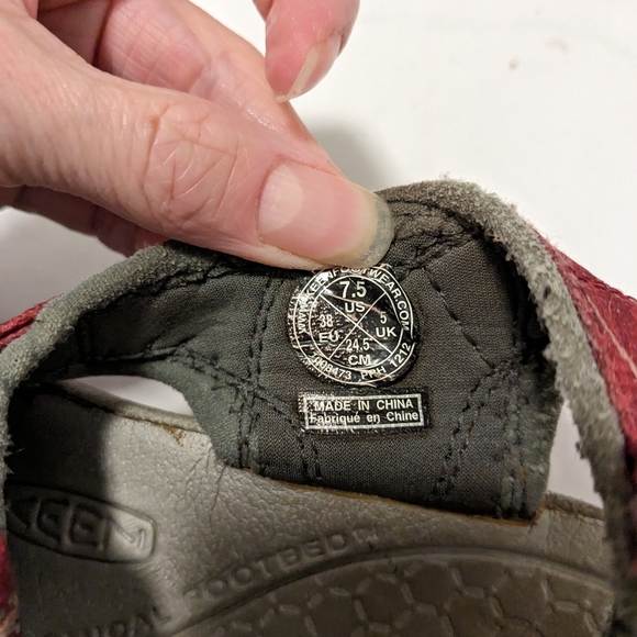 Keen closed toe adventure sandals - Picture 2 of 7